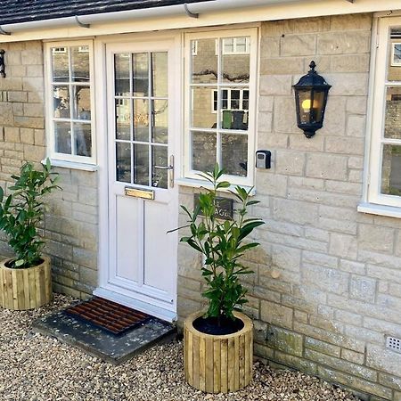 Well Cottage: A Cotswold Cottage At The Heart Of The Village Of Crudwell Exterior photo