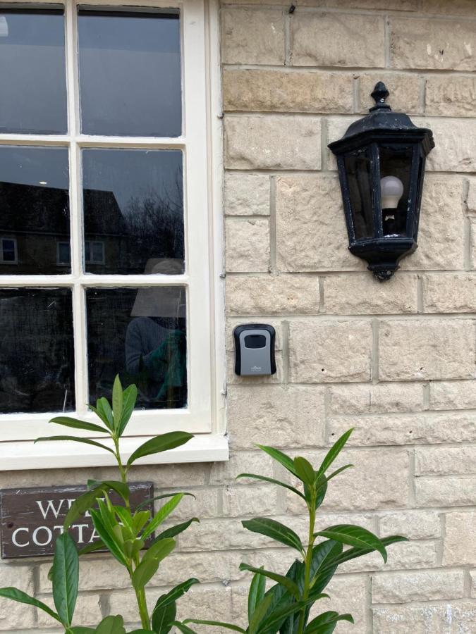 Well Cottage: A Cotswold Cottage At The Heart Of The Village Of Crudwell Exterior photo
